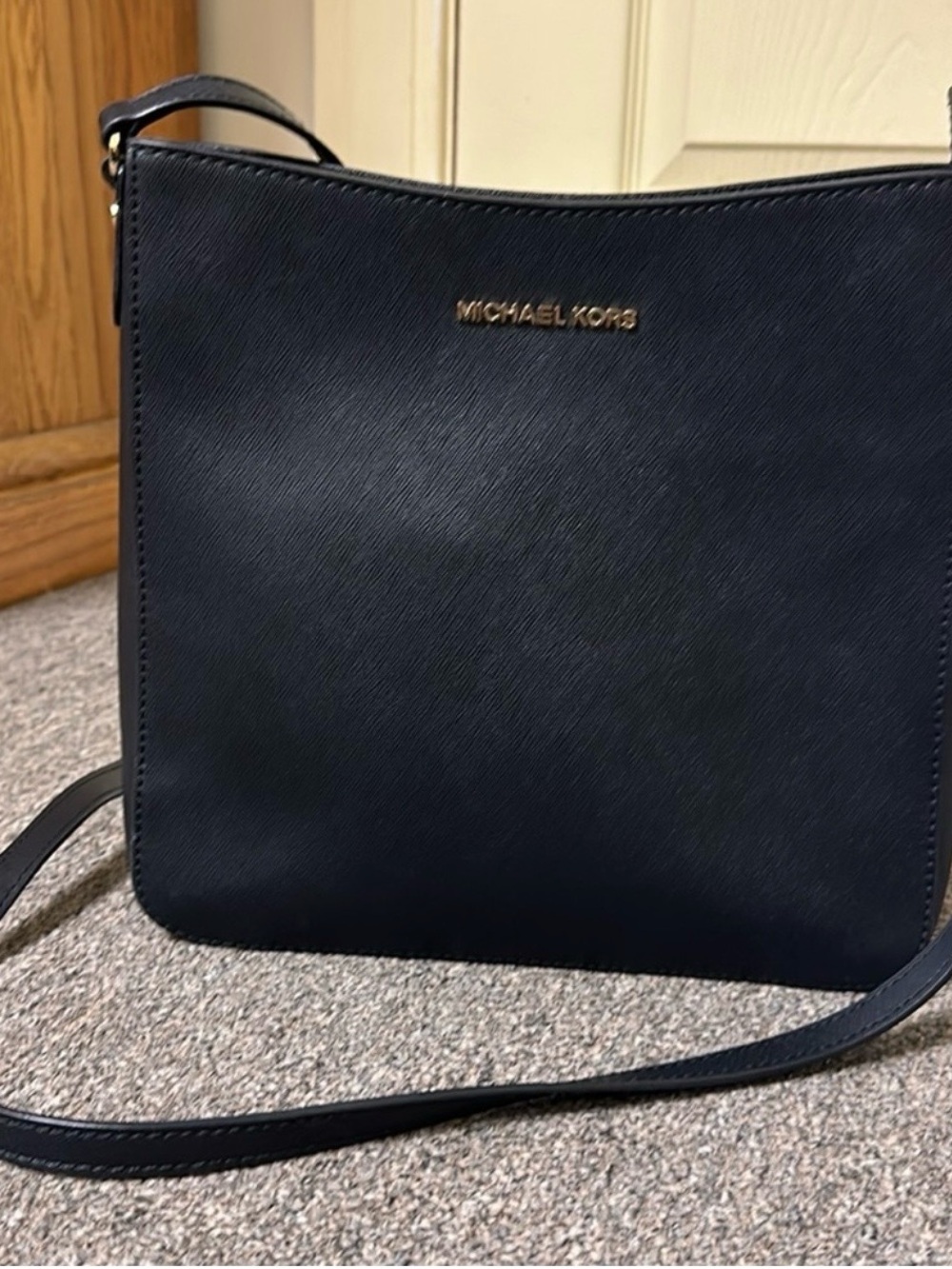 Michael Kors Jet Set Messenger crossbody